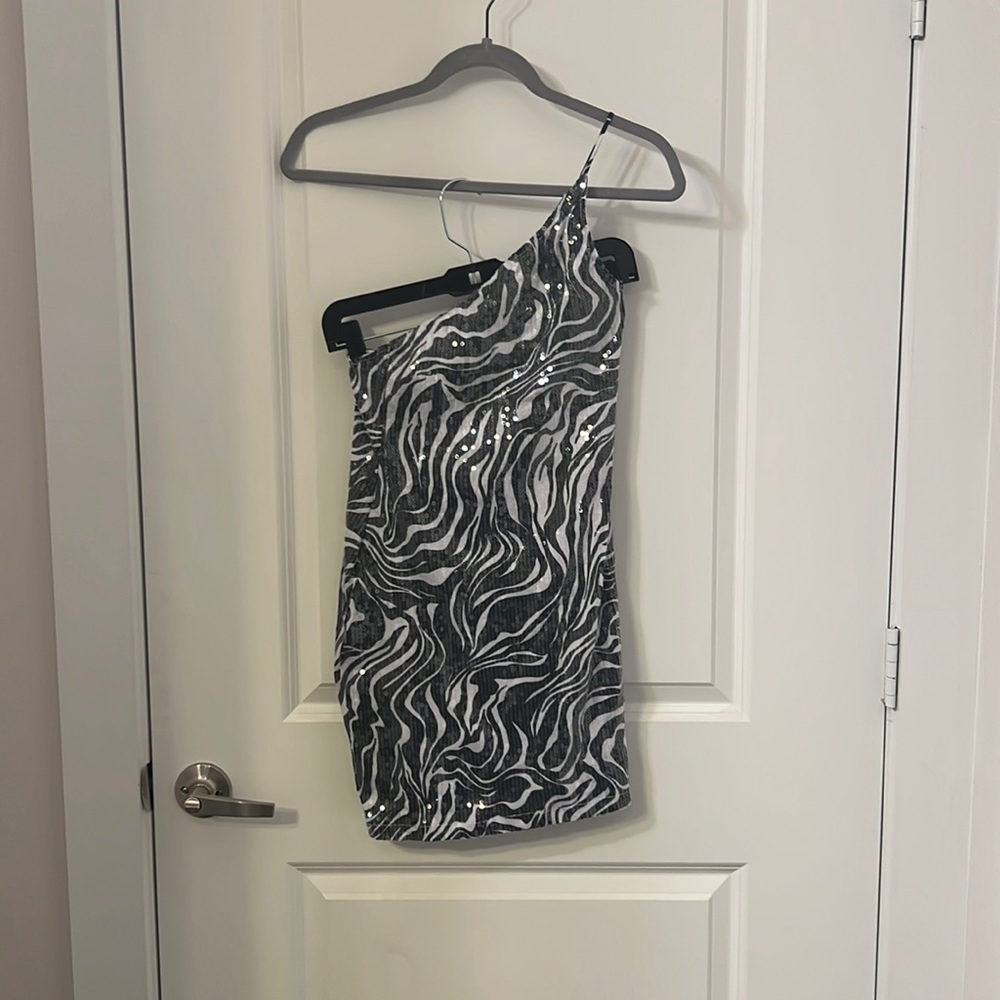NWT Sequined Zebra One Shoulder Going Out mini Dress Sz Small